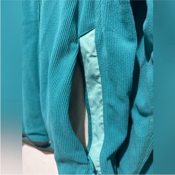 Arc'teryx Men's Teal and Light Blue Ski Jacket - Picture 9 of 15